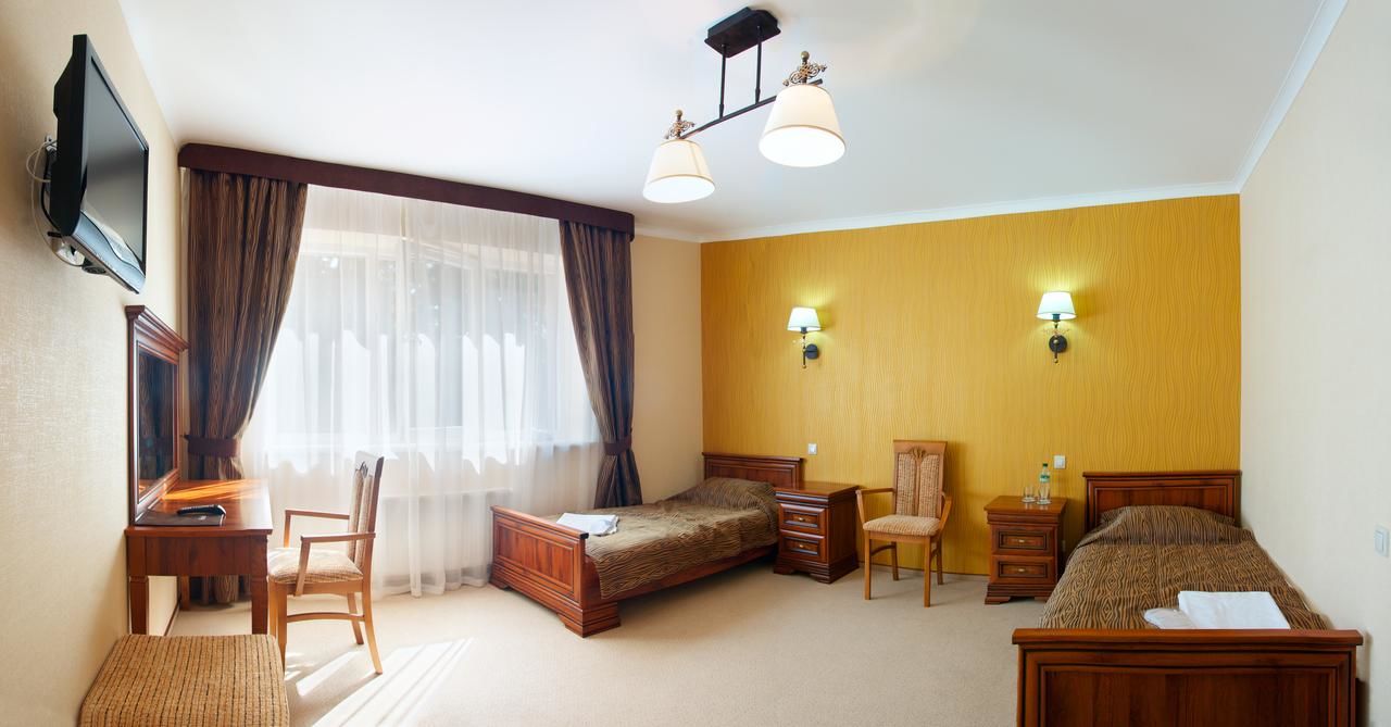 Отель Sherwood Hotel Долгомостиска