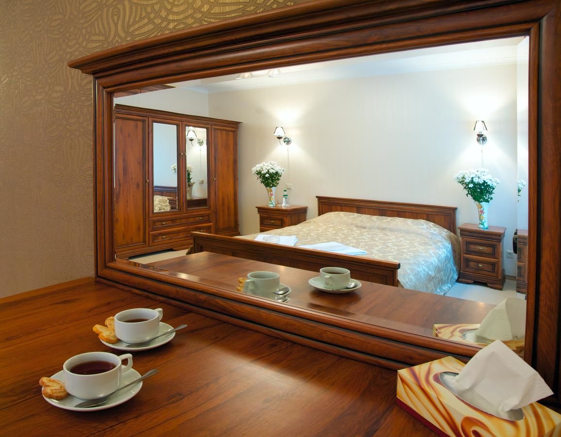 Отель Sherwood Hotel Долгомостиска