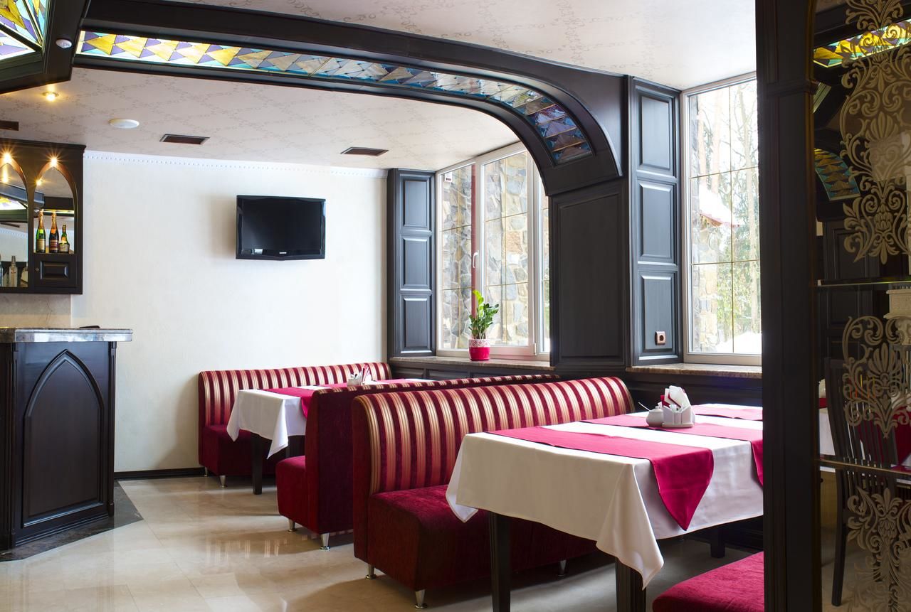 Отель Sherwood Hotel Долгомостиска